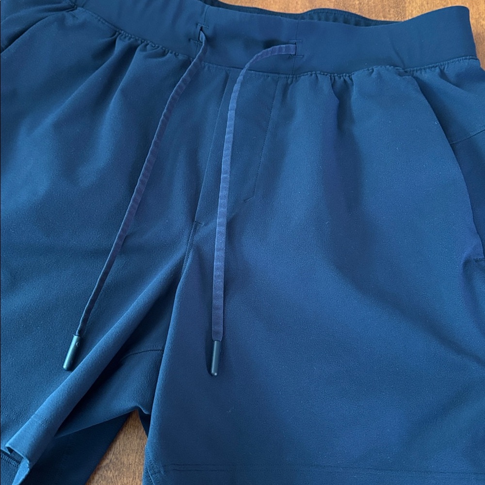 lululemon men’s zeroed in shorts - Picture 2 of 4